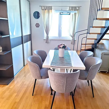 Lägenhet K&m Novi Vinodolski